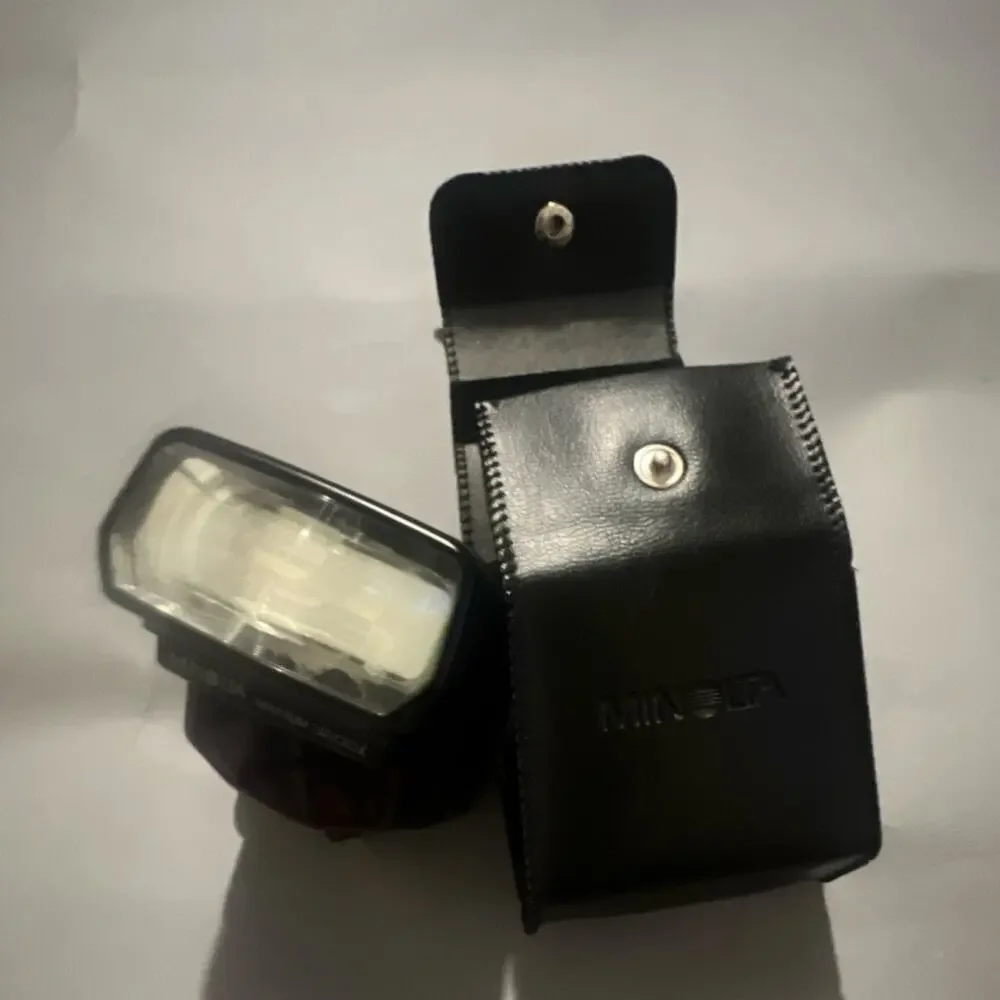 Minolta Maxxum 3200i Hot Shoe Strobe Flash GN32 Auto Power Off w/ Case